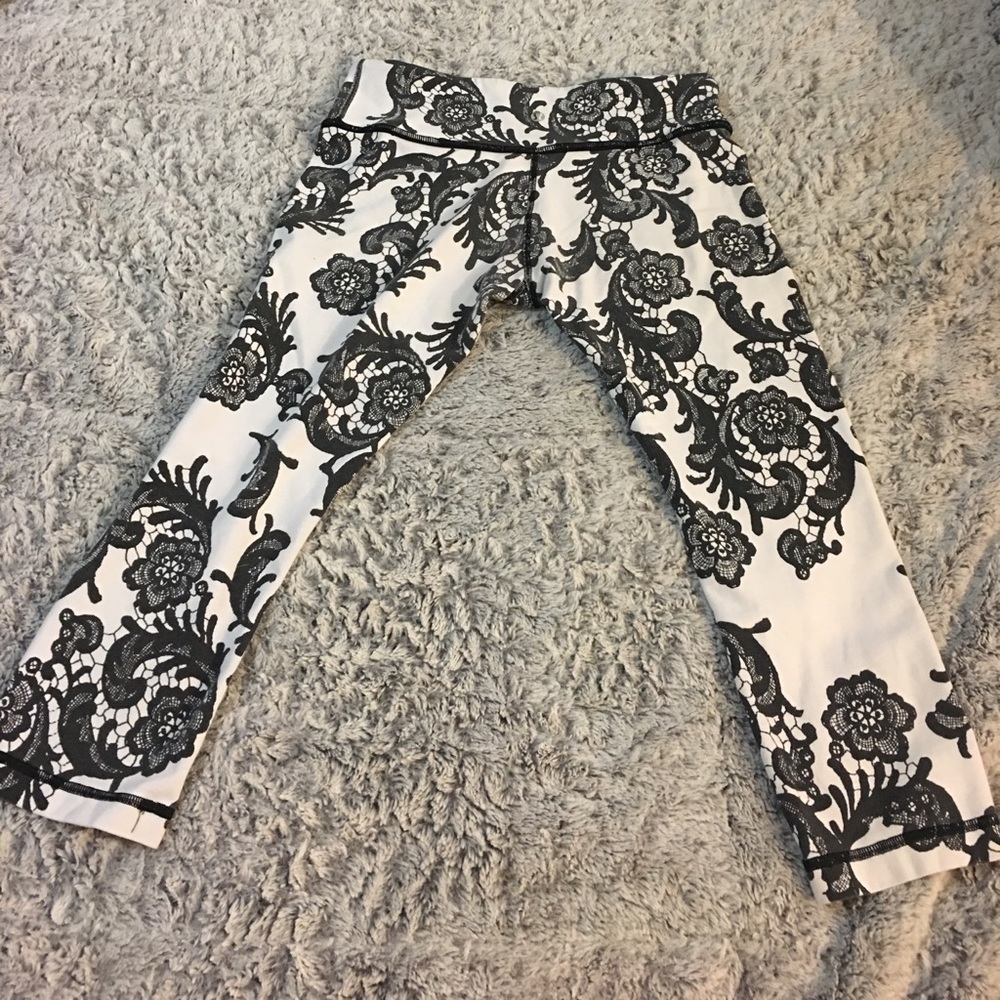 Lululemon white and black crop leggings