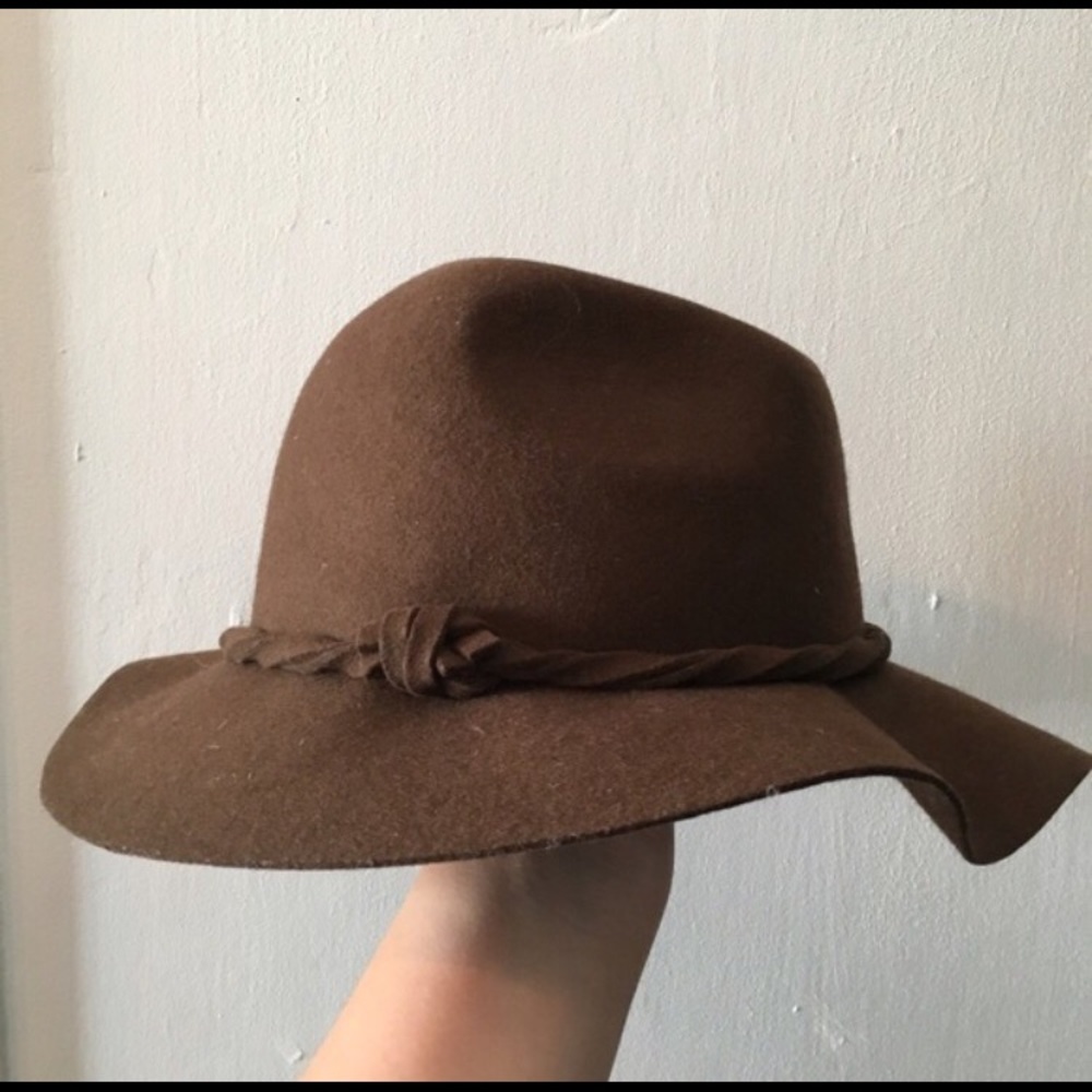 Brown wide brimmed forever 21 hat