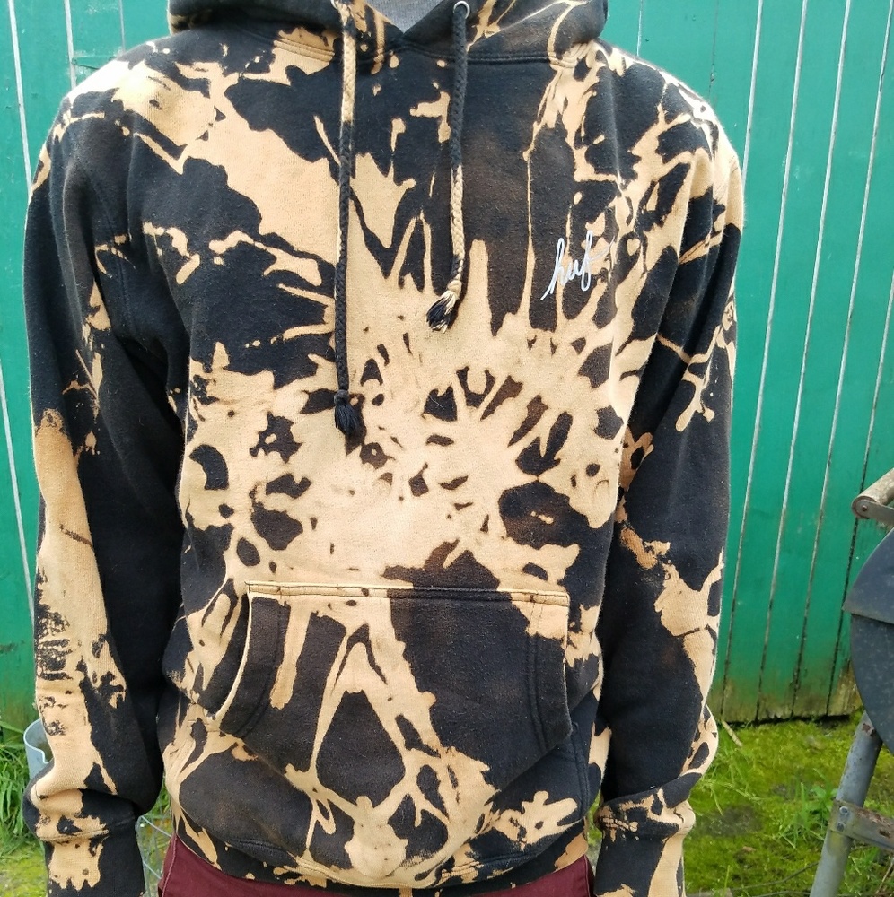 HUF pullover hoodie.