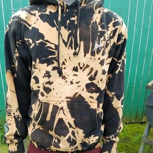 HUF pullover hoodie.