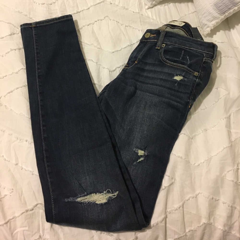 Abercrombie & Fitch Distressed skinny jeans