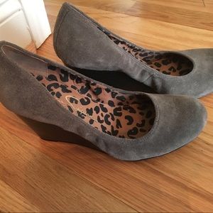 Jessica Simpson grey wedges