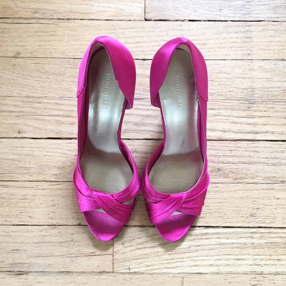 🛍 Nine West Pink Satin Heels