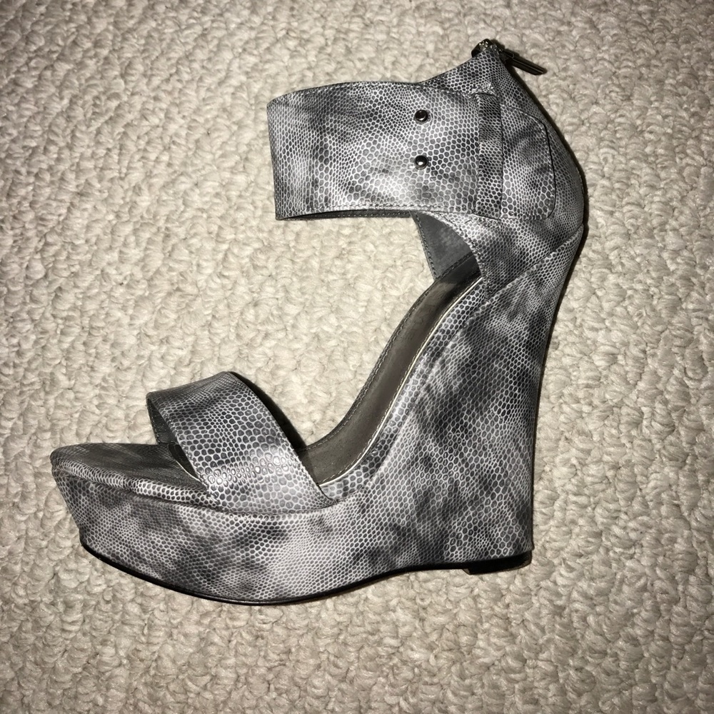 Kendall & Kylie wedge