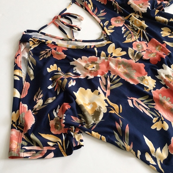 Floral Cold Shoulder Tie Back Double V Neck Top - Picture 7 of 8