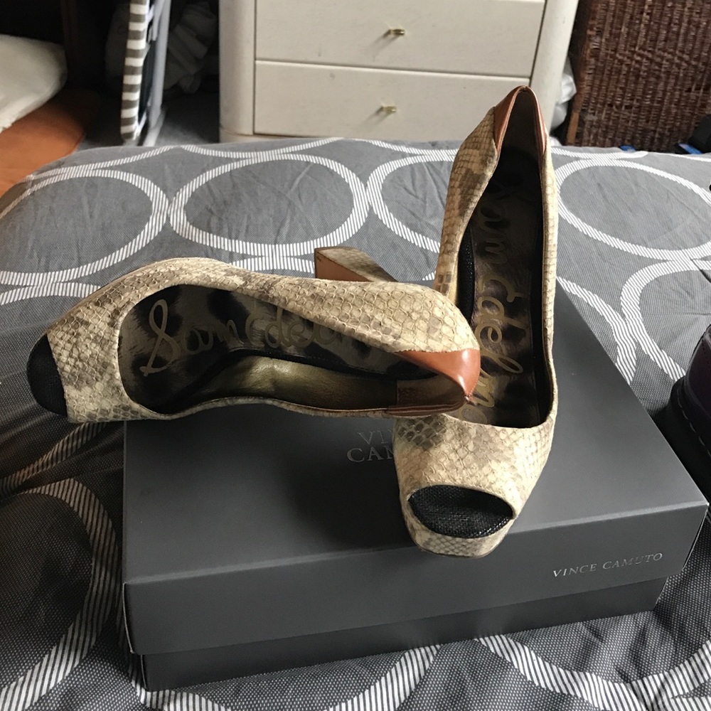 Leather Snake Pattern Platform Shoe - image 3