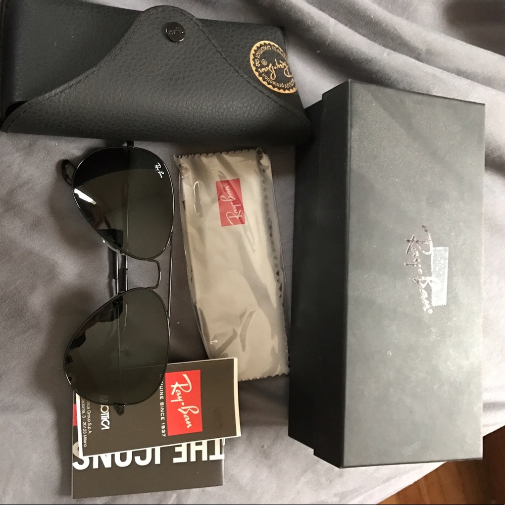 Rayban black aviators