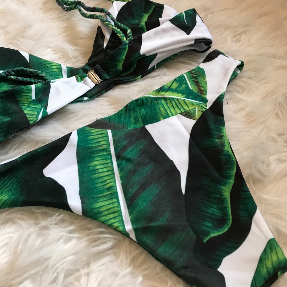 Banana leaf tropical bikini 🌴