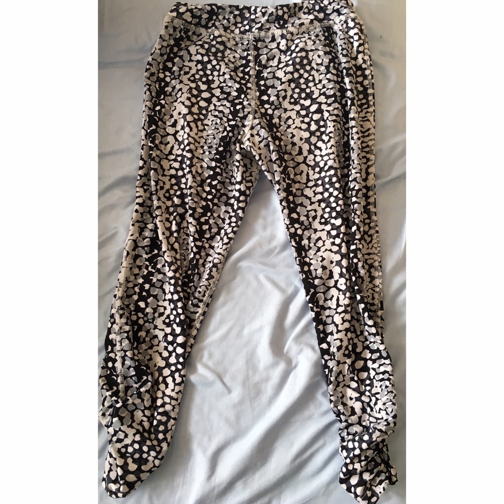 🍉Lukka Cropped Leggings - $16 - Sz Small🍉🍉
