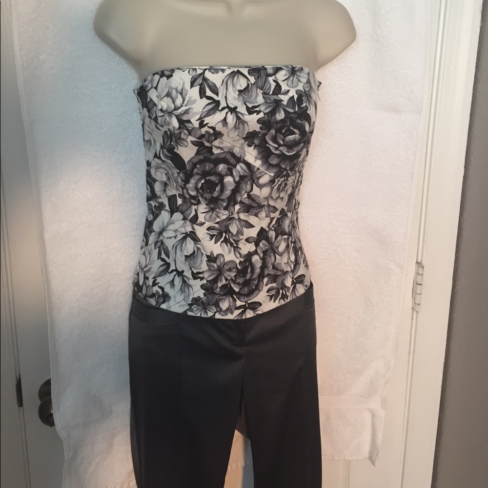 ❤️Strapless floral print blouse.