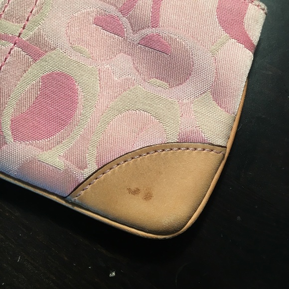 Coach wristlet pink with coach C's - Picture 3 of 4