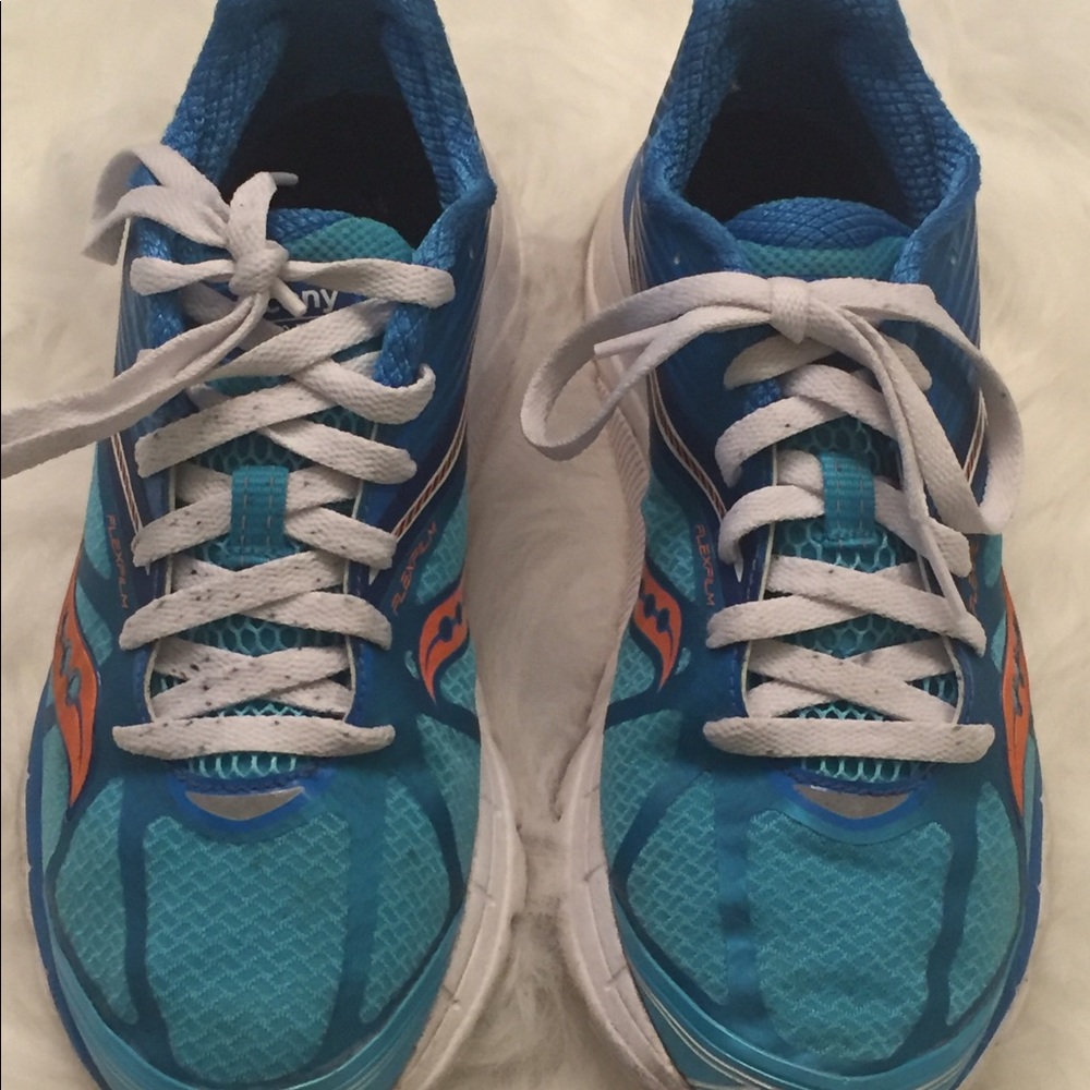 Saucony Kinvara 4 running shoes