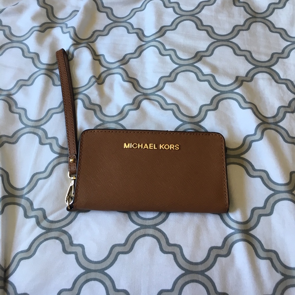 Michael Kors wristlet big enough for iPhone 6.