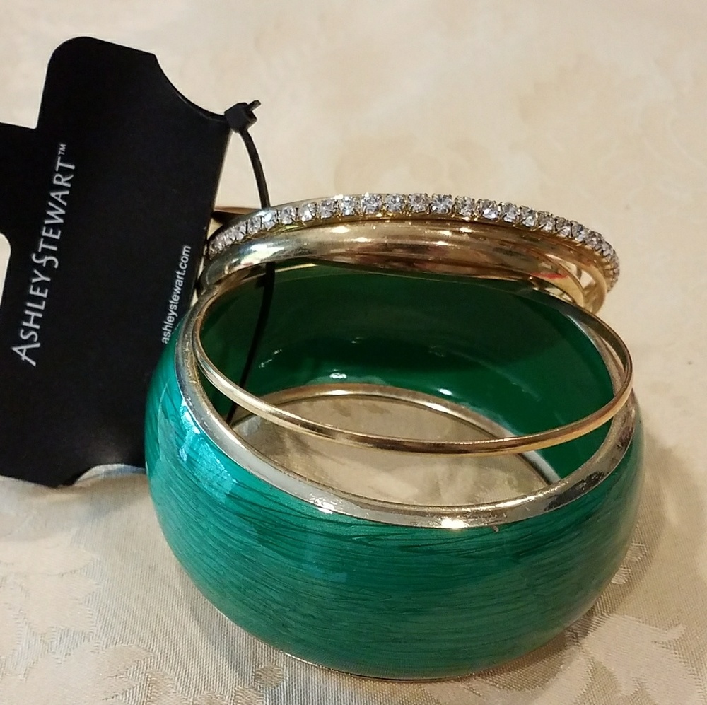 NWT- Bangle set