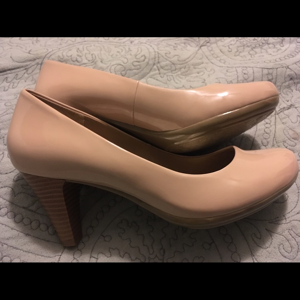 Brand New Giani Bernini Heels Size 8.5