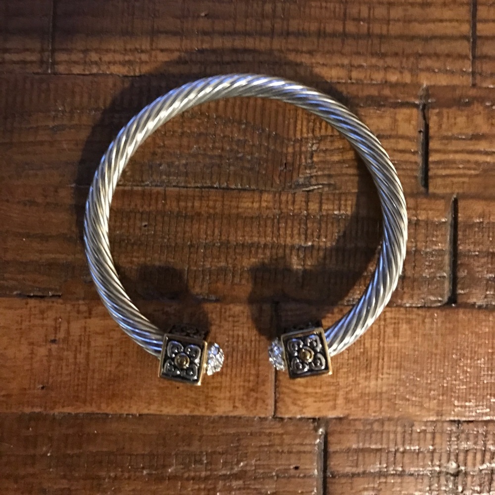 BNWT Beautiful Sterling Silver bangle bracelet