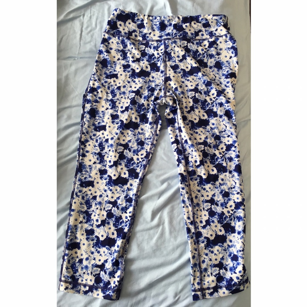 🌊VOGA LEGGINGS - SIZE M - $10🌊