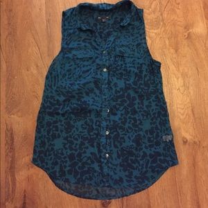 Gap sleeveless shirt