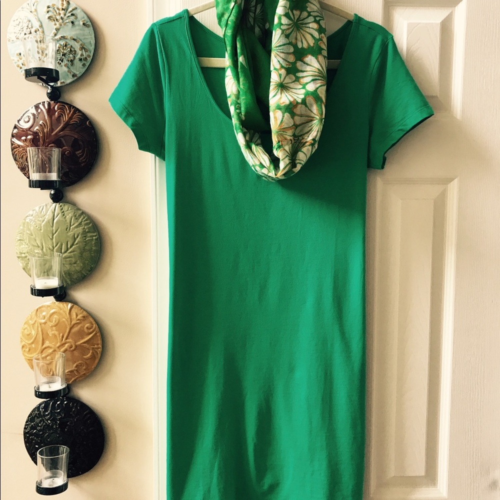 H&M basic cotton green dress. Cute and casual