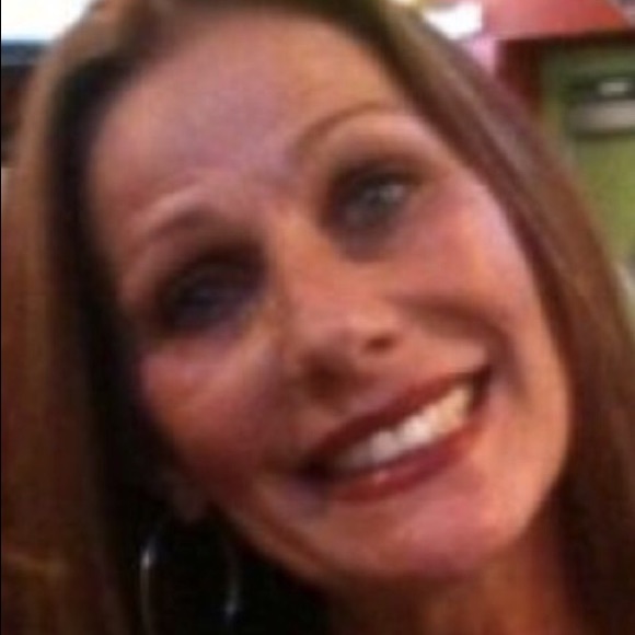 Meet your Posher, Lori - Picture 1 of 1