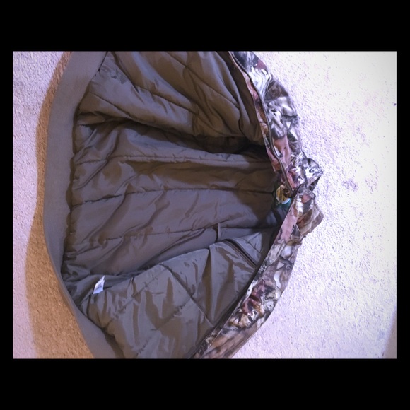 Cabelas medium hunting jacket (camo) - Picture 2 of 3