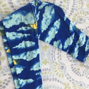 BRAND NEW lularoe OS sun and clouds legging 🌥