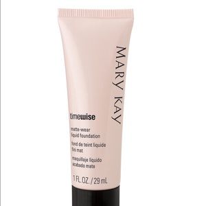 Mary Kay Matte Foundation in Ivory 4 (New in Box)