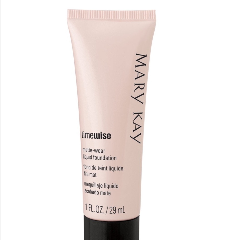 Mary Kay Matte Foundation in Beige 6 (New in Box)