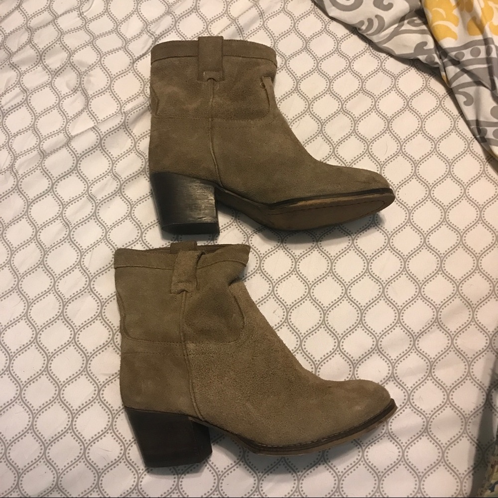 Steve Madden brown booties