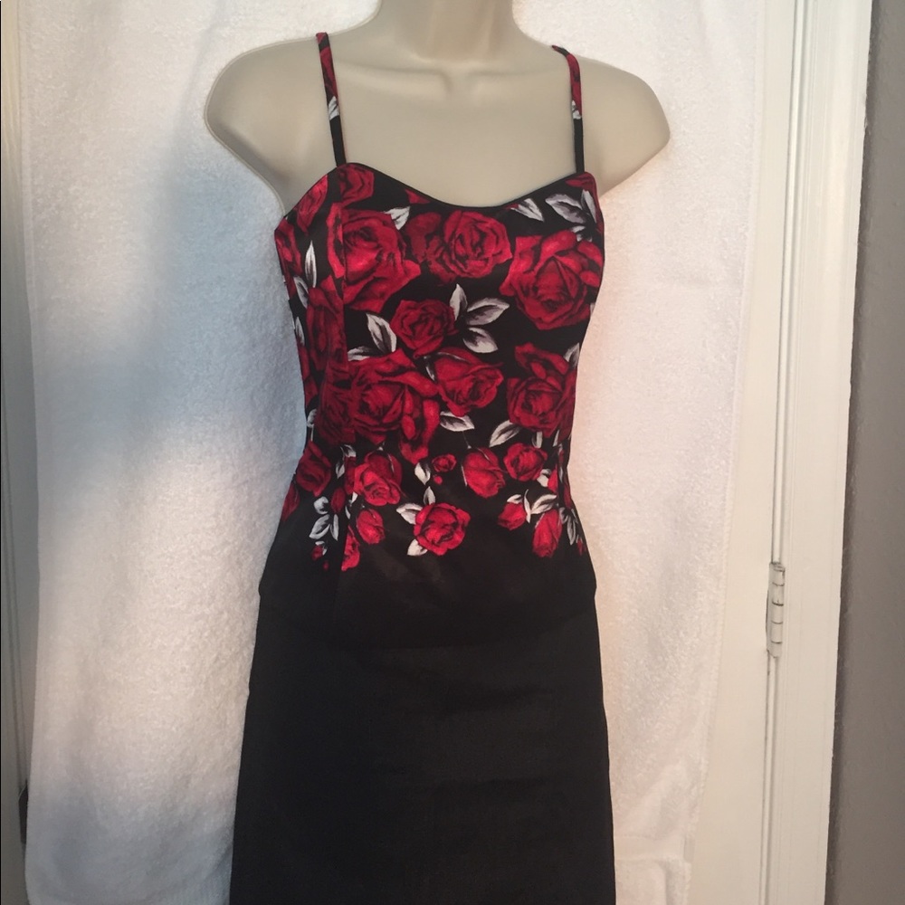 ❤️NWT: White House Black Market Floral Print