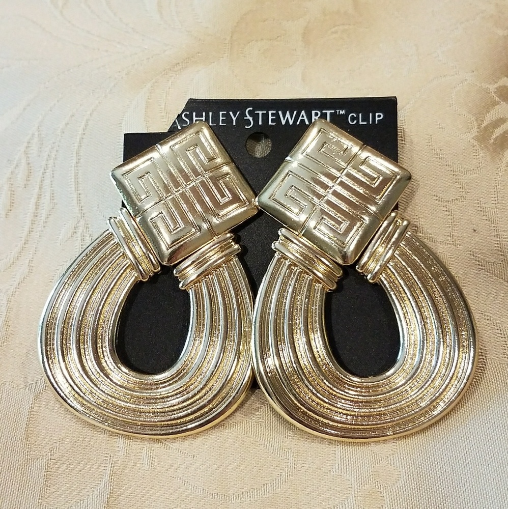NWT- Vintage clip on earrings
