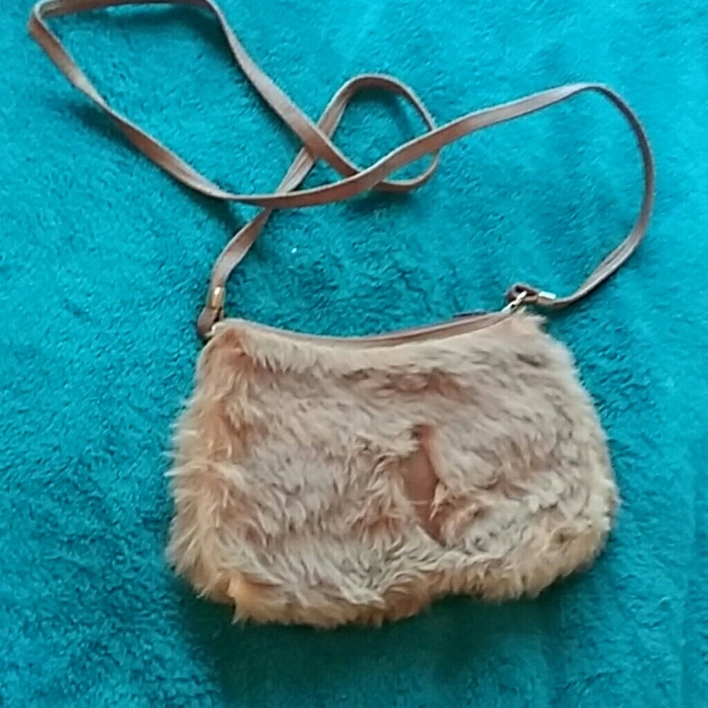 Furry bag w leather strap