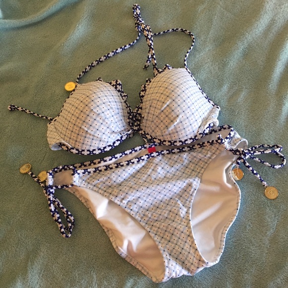 Victoria secret push up top & string bikini bottom - Picture 1 of 4