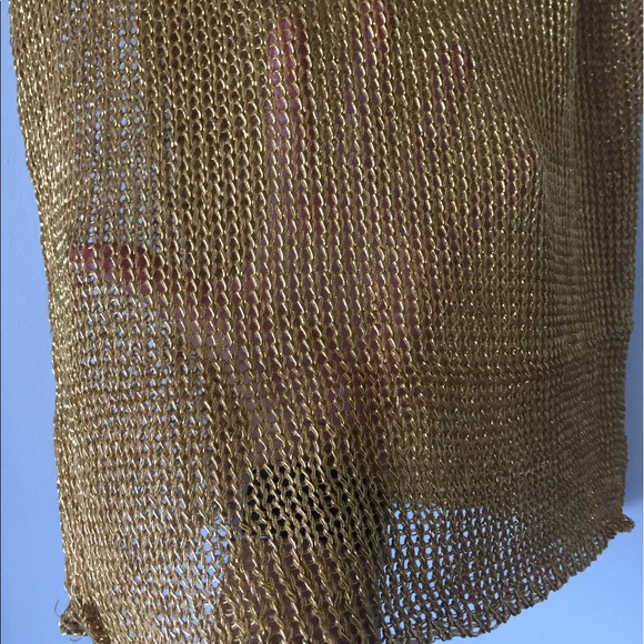 Netted gold top. - Picture 2 of 2