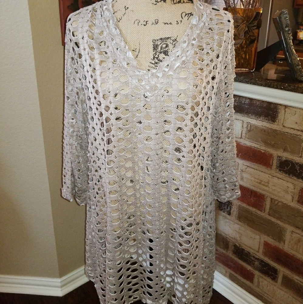 2 hr sale 🌺Awesome Detailed Top - Picture 4 of 5