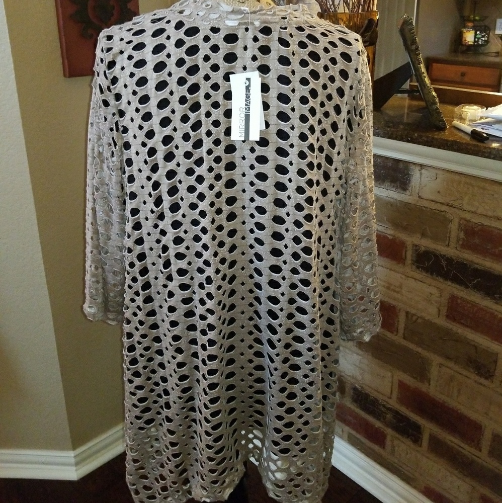 2 hr sale 🌺Awesome Detailed Top - Picture 5 of 5