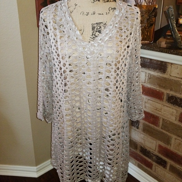 2 hr sale 🌺Awesome Detailed Top - Picture 4 of 5