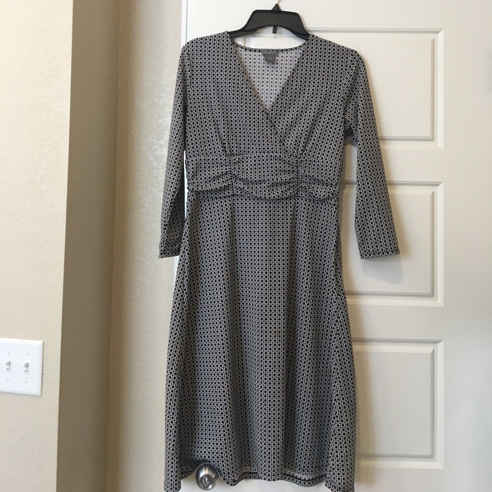 Ann Taylor sz 4 dress, black&cream, comfy&classy
