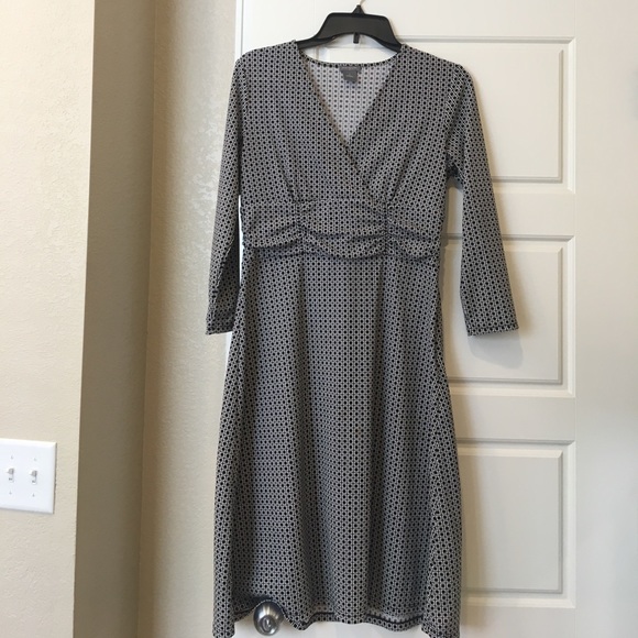 Ann Taylor sz 4 dress, black&cream, comfy&classy - Picture 1 of 3