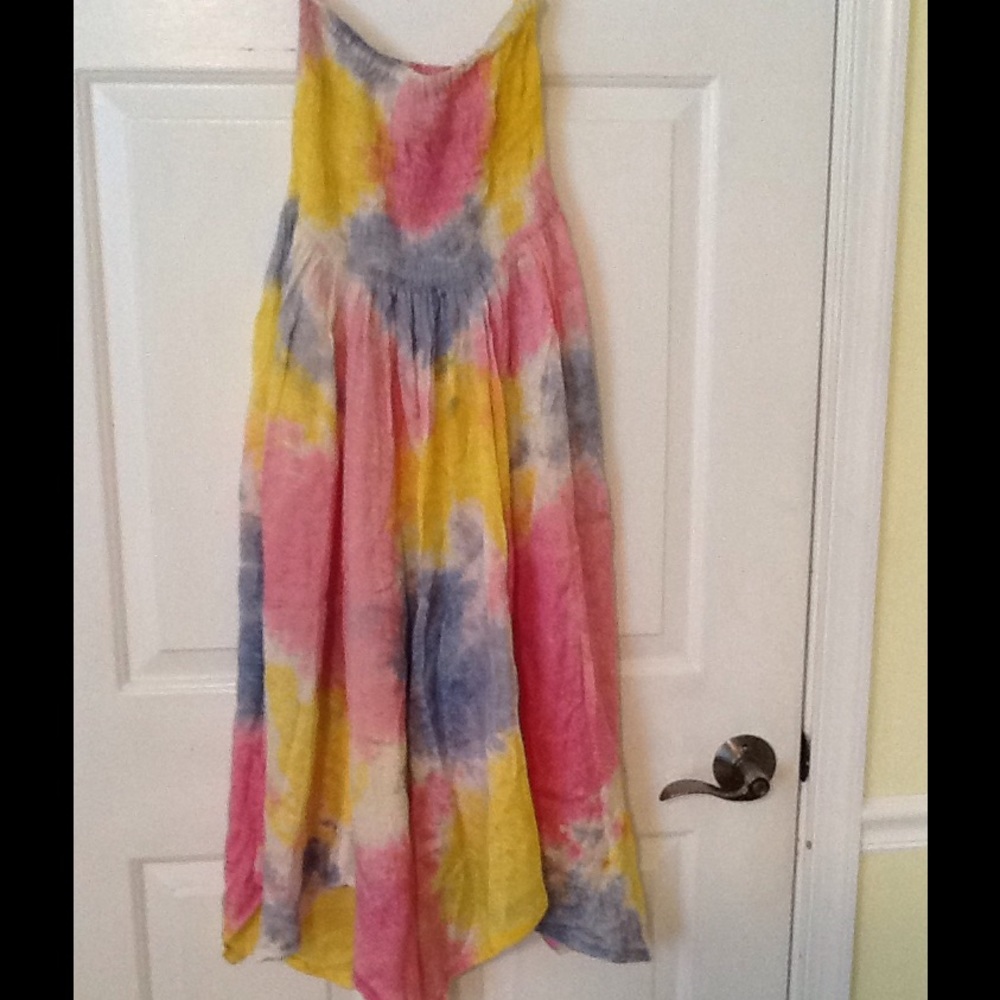 Strapless Bohemian multicolored dress.