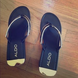 Adorable wedge like Aldo flip flops - black & gold