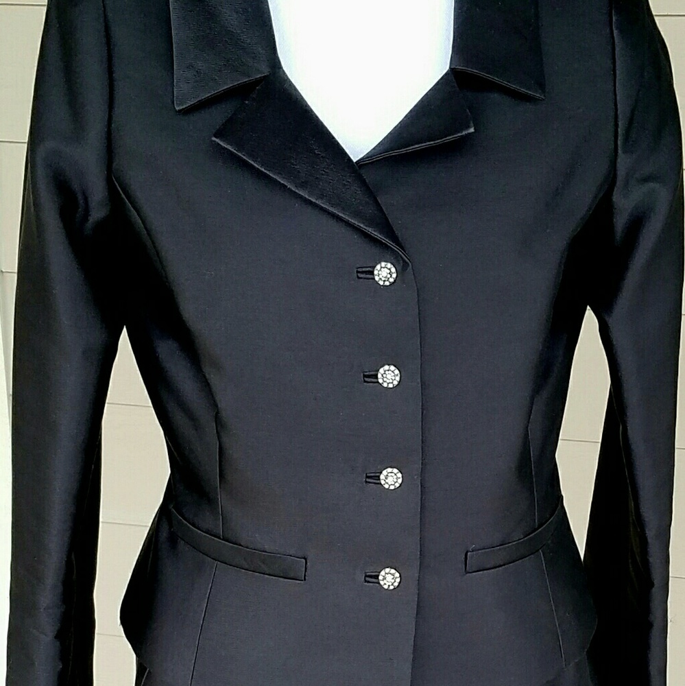 Oscar De La Renta skirt suit
