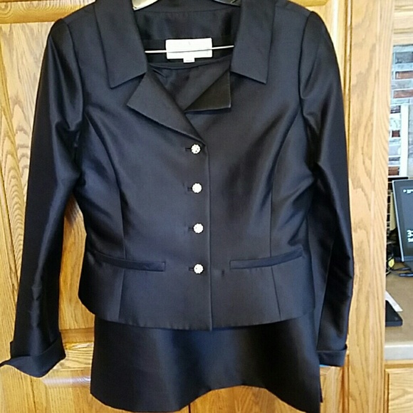 Oscar De La Renta skirt suit - Picture 2 of 4