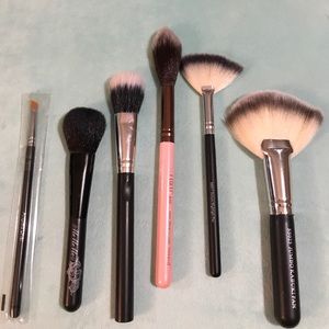 6 makeup brushes
