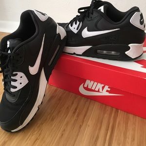 Nike Air Max 90 Essential, Size 8