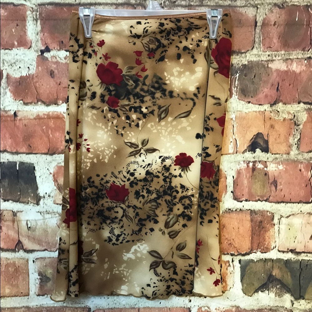 Silky pencil skirt with beautiful rose pattern