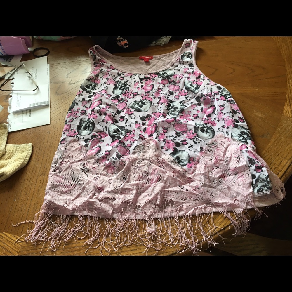 Clothing - Picture 5 of 8