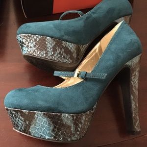 Guess Dark Green Fabric heels.