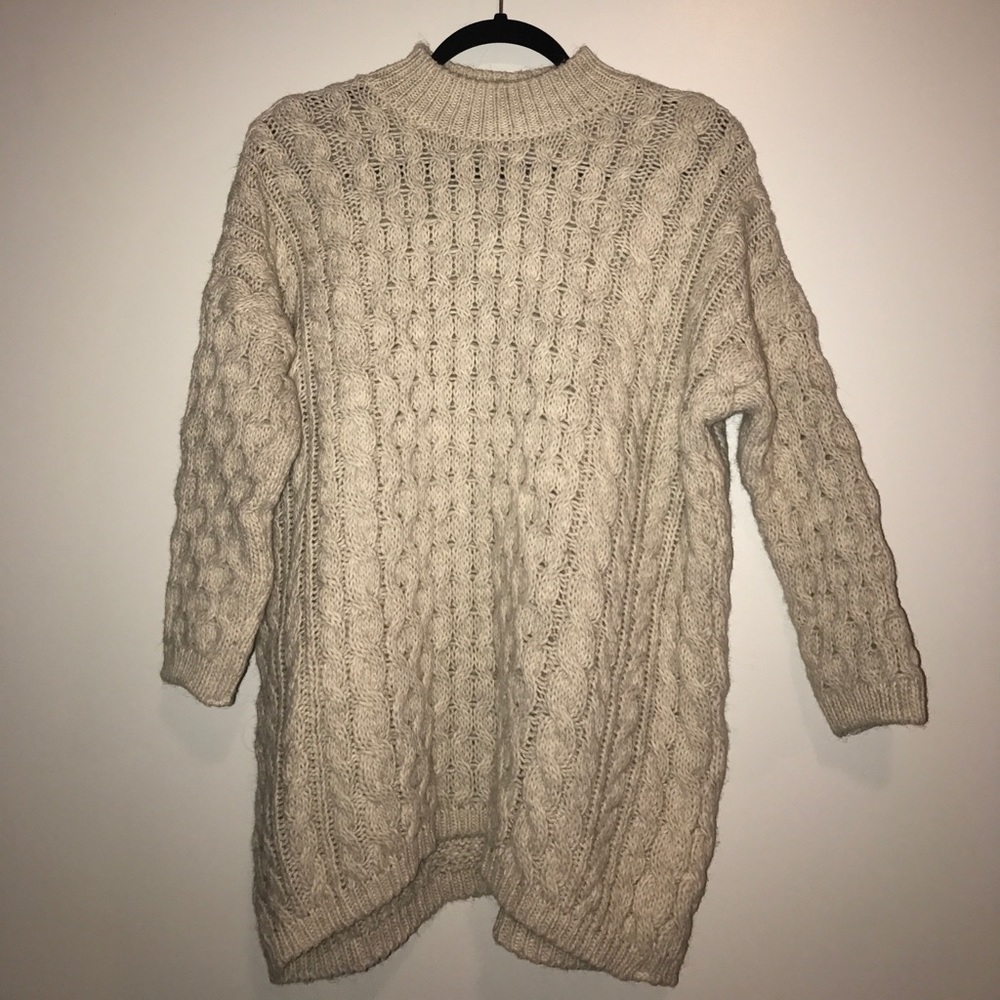Zara Knit sweater in the color cream
