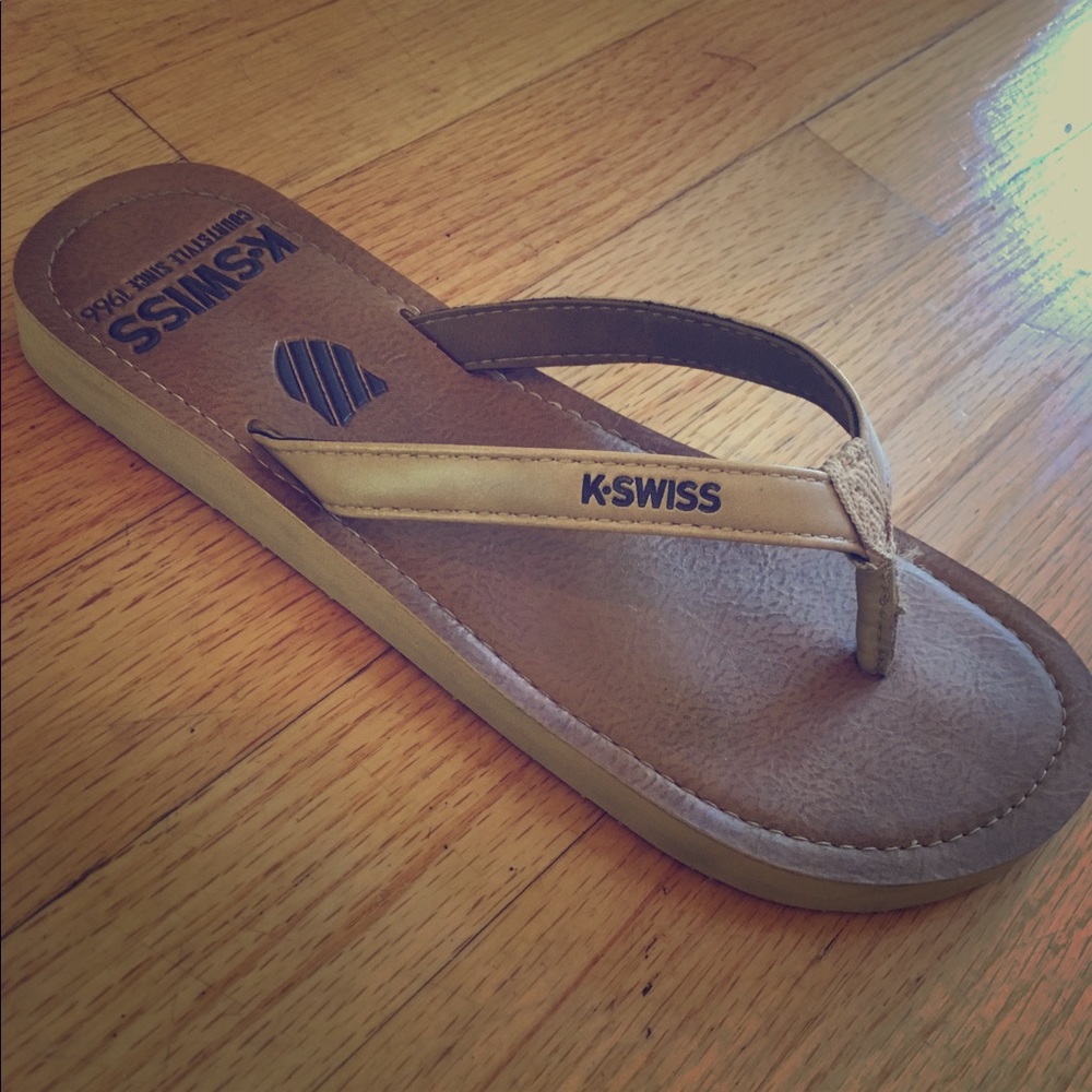 Casual athletic tan flip flops - almost new!